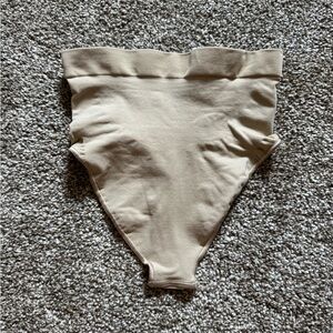 NEW Skims Seamless Sculpt Mid Waist Thong Mica Size S